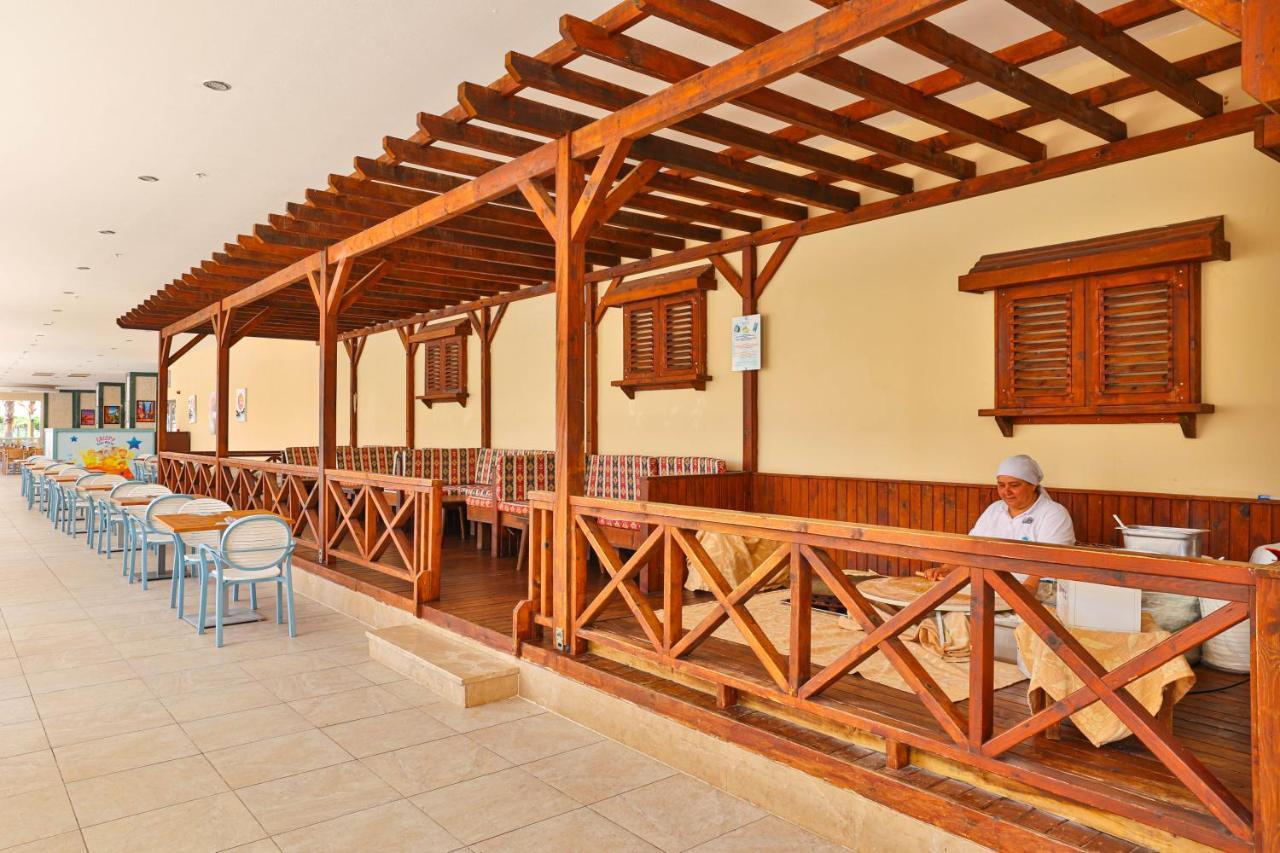 Crystal Sunset Luxury Resort & Spa Side Exterior foto