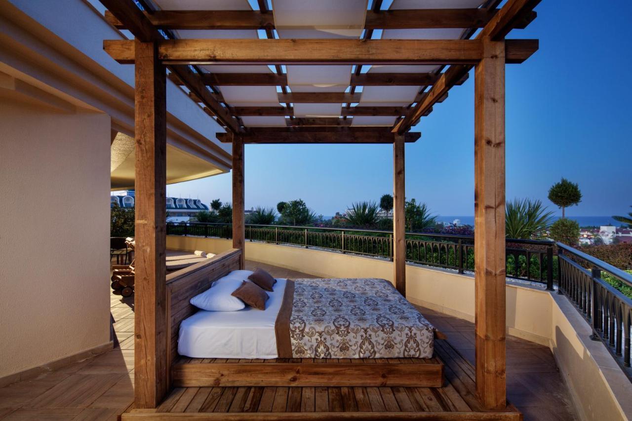 Crystal Sunset Luxury Resort & Spa Side Exterior foto